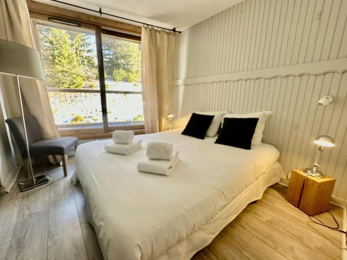 NEW 4 pp design appartment, ski in-out, mountain view