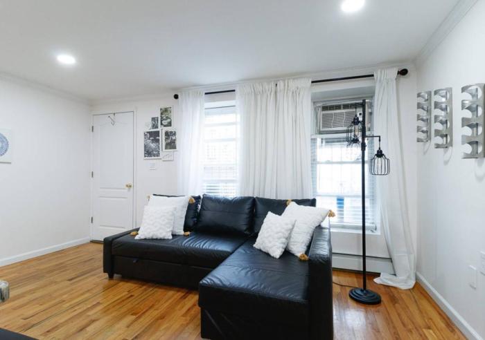 Midtown West Furnished 3 Bedroom Apartment