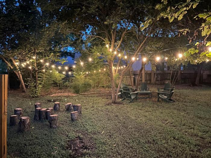 The Blue House- Backyard, grill, pets welcome