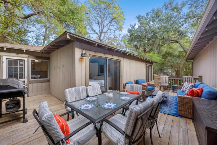 1055 Sparrow Pond
