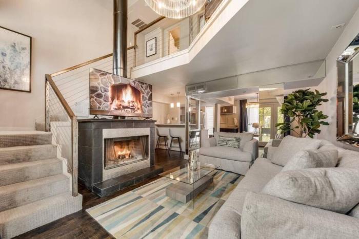 Extended Stay Retreat 2-Story Poolside Condo