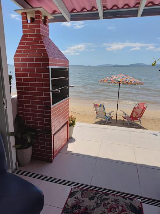 Linda casa à beira-mar