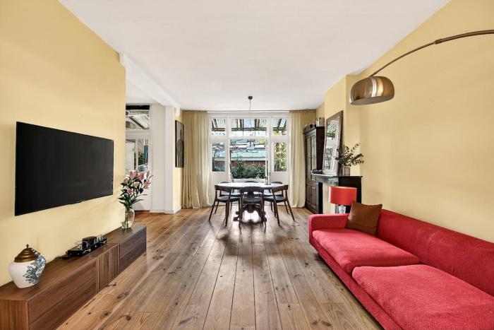 Cozy Apartment with Private Garden