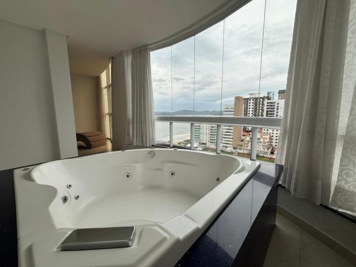Duplex Exclusivo com Hidro, Churrasqueira Privativa e 4 Suítes