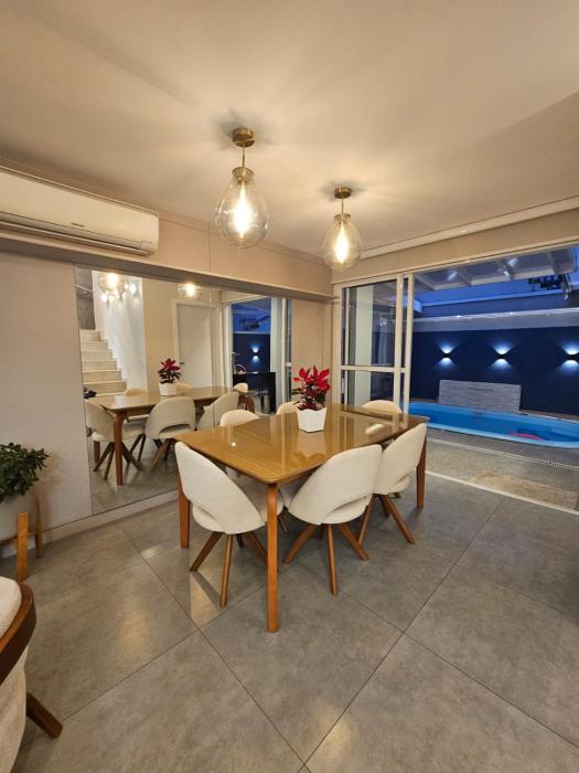 Casa aconchegante com piscina e churrasqueira