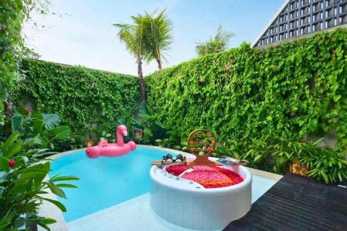 Floria Comfortable 1 BR Loft Pool Villa With Jacuzzi ZN448