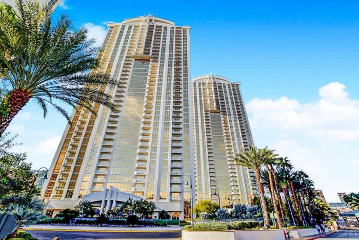 Sub Penthouse MGM Studio Top golf Pool Views MAIN