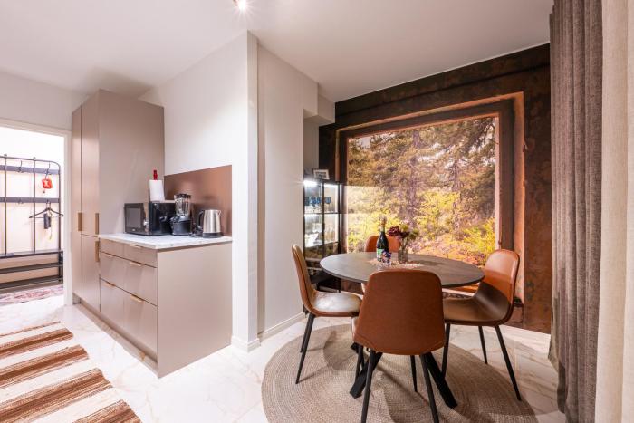 Premium City Center 2 rooms Apartment Glassed Balcony FREE PRIVATE PARKING