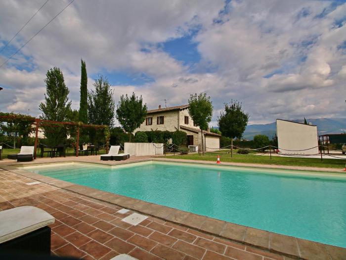 Modern holiday home in Foligno - Loc with pool