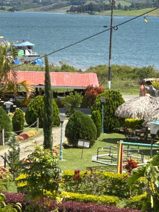 Lak Hostel lago calima