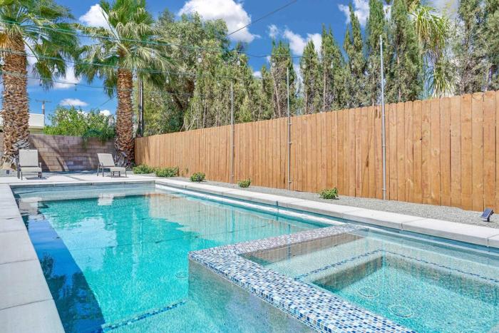 Casa de Oro-pool, near Joshua tree, Hiking