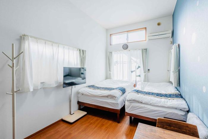 Opening January 2026 Just a five minute walk from Tabata Station on the Yamanote Line with direct access to Ikebukuro Shinjuku Shibuya and Ueno Comfortably sleeps 3 accommodates up to five guests