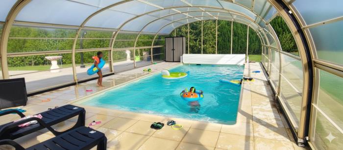 Villa au calme, piscine couverte chauffée 365j