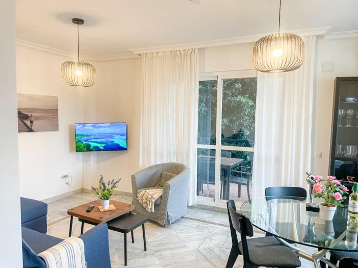 Puerto Banus! Sunny & comfy 2 bd with pool and terrace