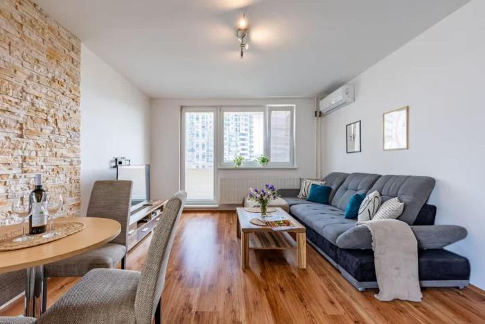 Spacious Apartment with AC and stunning views