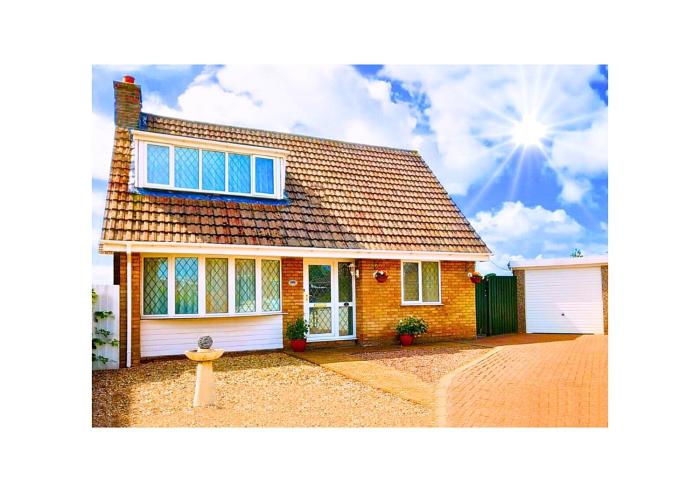 Amazing Cottagein a Peaceful Hamlet close to Beach & Attractions - The Perfect location for Couples & Familys who love to Relax but want Exciting Adventures just a few mins away!