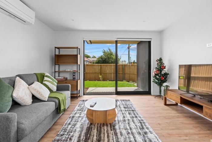 Luxury New 2Bed2Bath Minutes To CBD With Parking