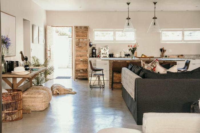 Serene Lagoon Escape with Hot Tub