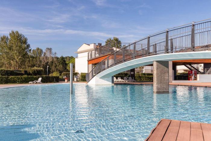 Lovely flat with shared pool and solarum