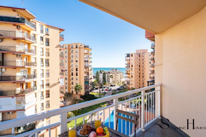 Beachfront place with Balcony & Pool
