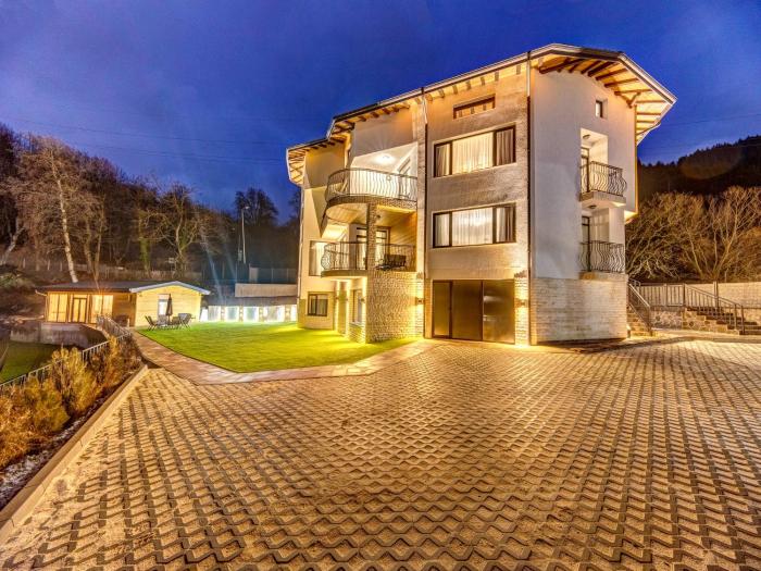 Къща за гости "Mirror Lake"