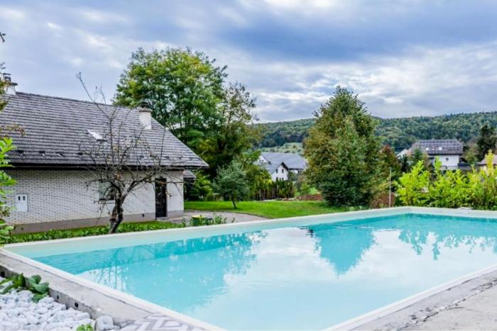 2 Bedroom Apartment Sima with Seasonal Shared Pool