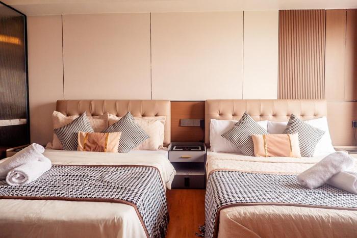 Elegant Condo at ETON Baypark Manila