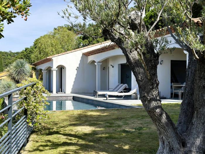 La Vigie, villa pour 8 personnes avec piscine chauffée et vue mer à La Londe-Les-Maures
