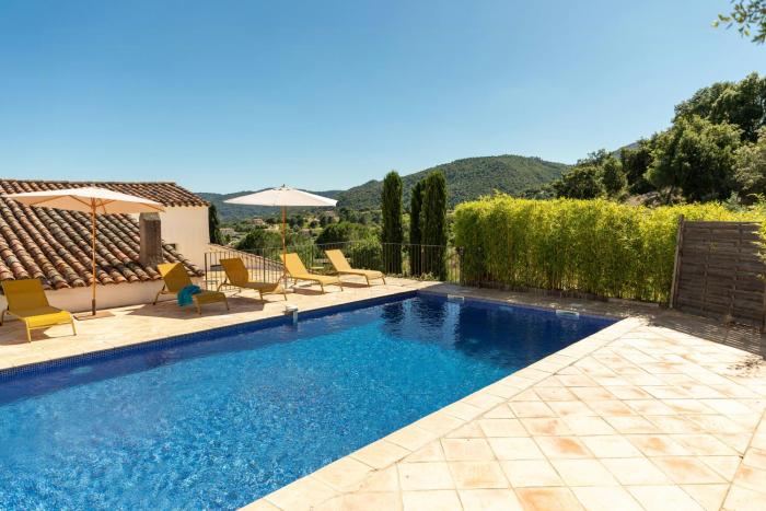 Historic Provençal Farmhouse With Pool In Provence