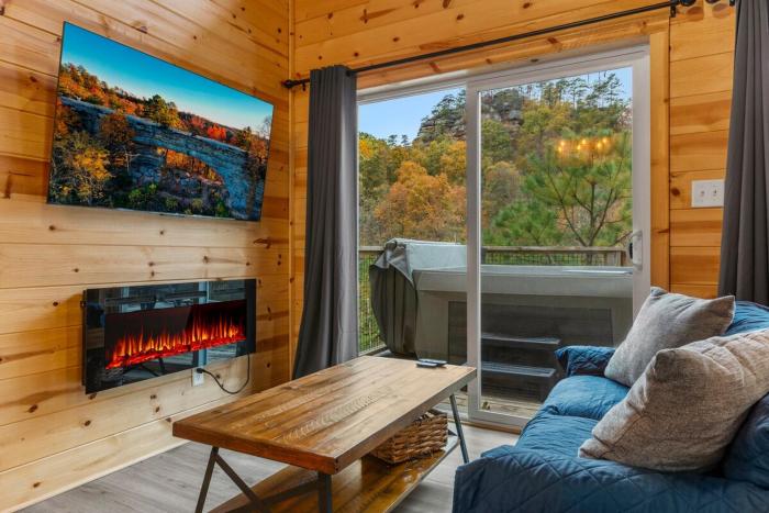 The Dragonfly - Tiny Mountaintop Cabin with Hot tub