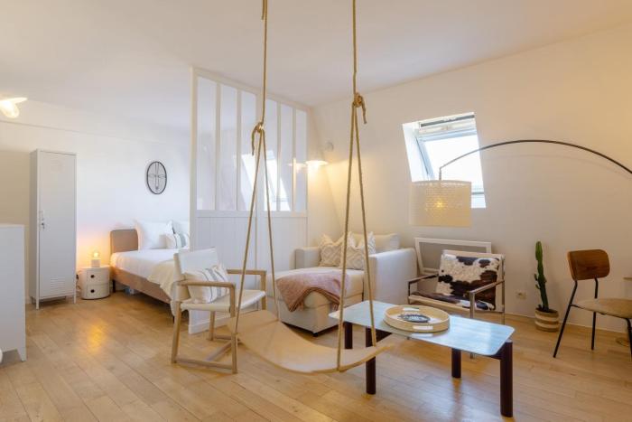 Steps from Eiffel Tower Charming Studio