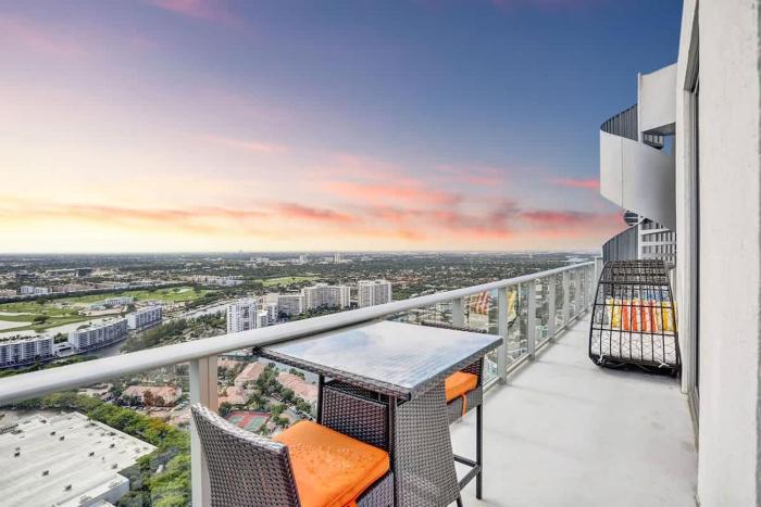 Hollywood SkyView Penthouse
