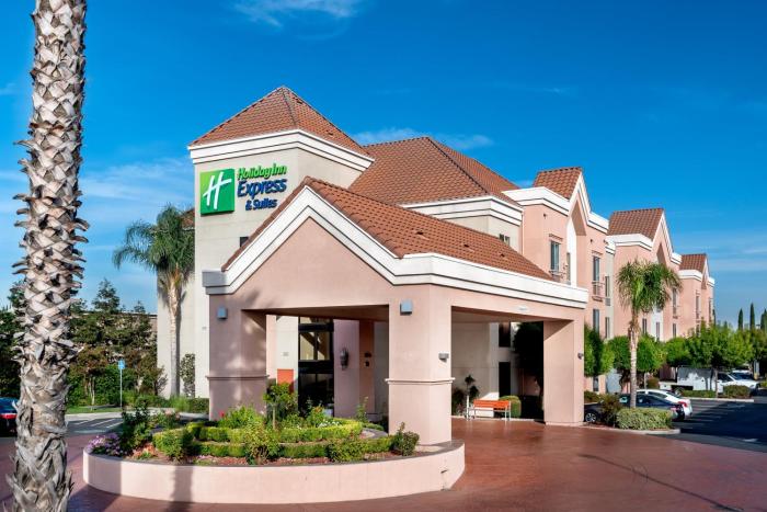 Holiday Inn Express & Suites Lathrop by IHG