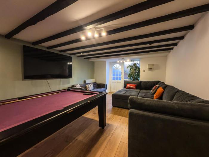 Perfect House for Group Getaways - Sleeps 14 - 4BR