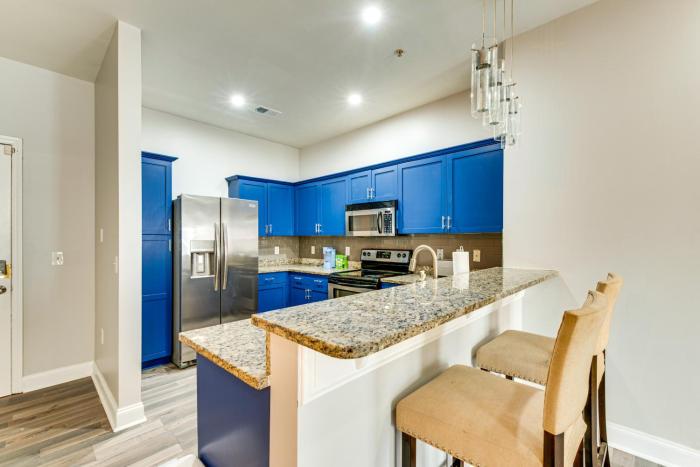 Prime ATL Spot! Updated Condo Steps to MARTA