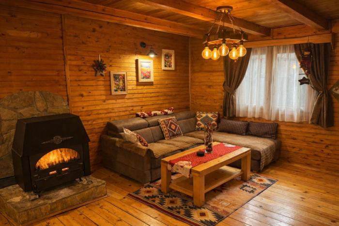 MM Lodge-Mountain House on the Road to Ski Center