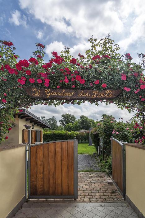 B&B Il Giardino dei Poeti and Apartaments
