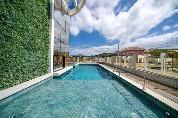 Apartamento com área de lazer completo à 100 metros da praia de Mariscal - Bombinhas