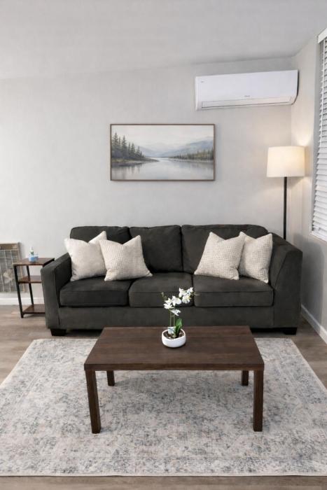 Cozy 2BR Near Beach, Full Kitchen, I-95 Access