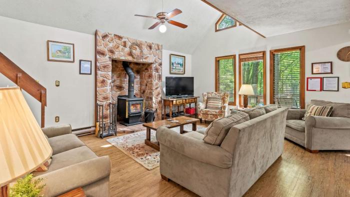 7mins to Skiing Fire Pit Game Table Lake Access Hygge Home by AvantStay