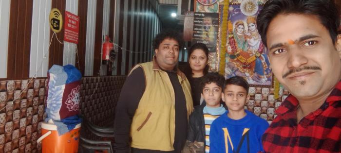 Little KANHA ji PG 10 Room82798s58346 Hotal, also taxi and Activa rent