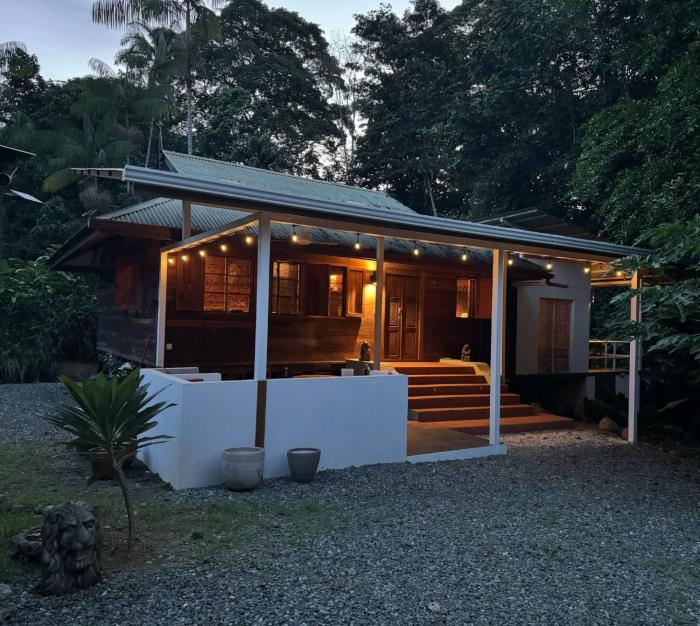 Casa Luminosa - Jungle Pool Villa near the beach