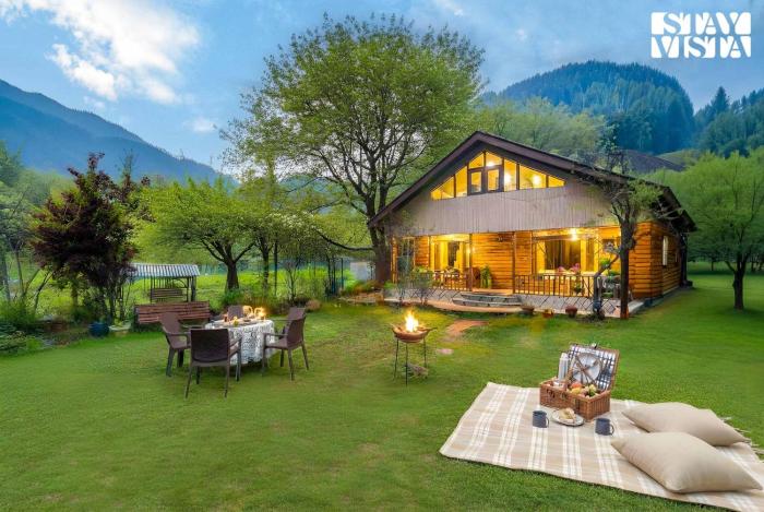 StayVista at Walnut House - Pet-friendly Villa with Alfresco Dining, BBQ, Bonfire