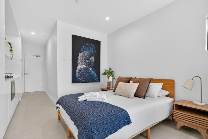 Modern Brookvale Studio Free Parking and Balcony