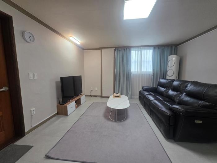 SisuHouse 3F - 45 seconds from Waegwan Station