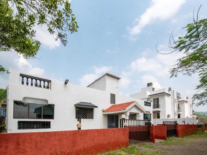 Palette Mountain Mist Villa | 2BHK | Jacuzzi | Pool | Lonavala