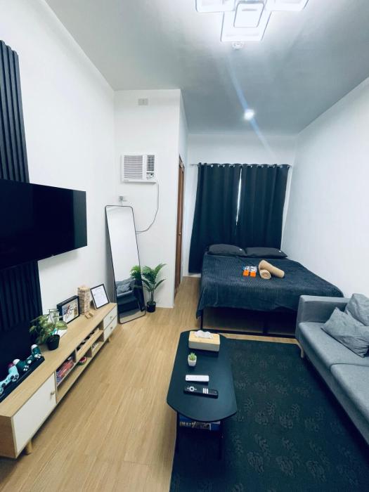 J&J Mactan Stays PS4, Netflix, Pool & Free Parking