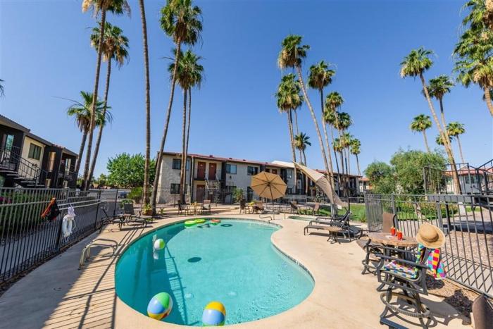 122 Fully Furnished 1BR Suite-Prime Location