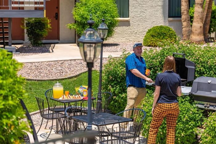 210 Fully Furnished 1BR Suite-Prime Location