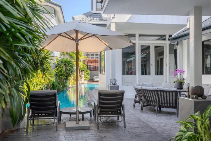 Thong Lo Private Pool Villa In Center Of Bangkok